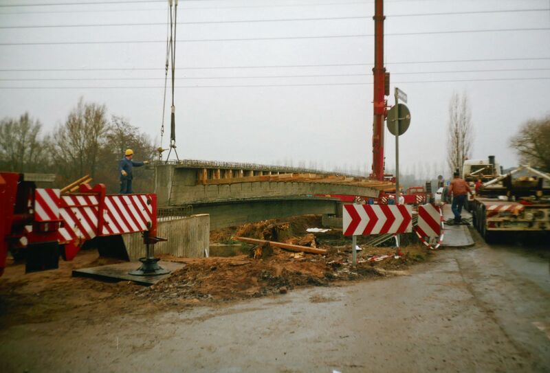 Datei:Stadelner Brücke Neubau Rad Fußbrücke 1994.JPG