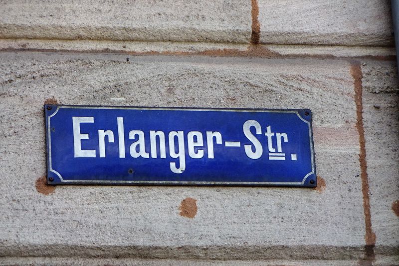 Datei:Straßenschild Erlanger Straße.jpg