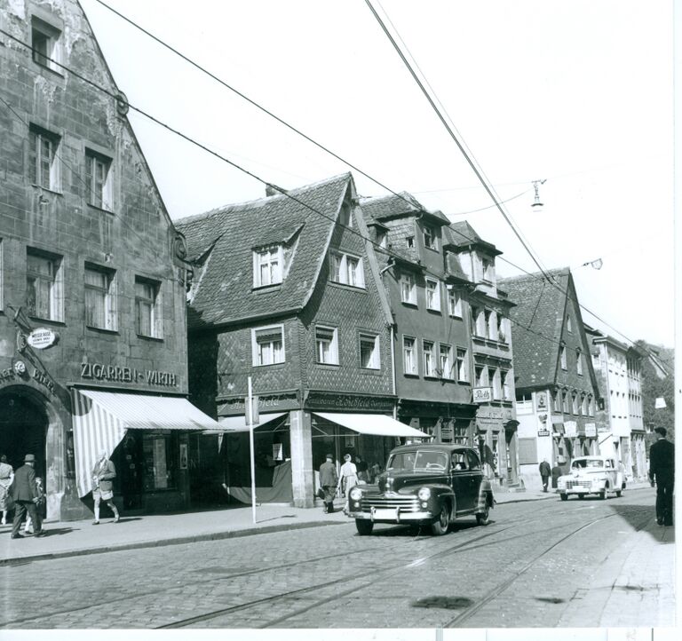V.l.n.r. Königstraße 70, 66, 64, 62, 58 .jpg