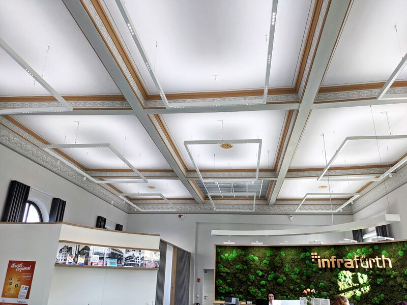 Datei:Bahnhof Decke infra Service.jpg