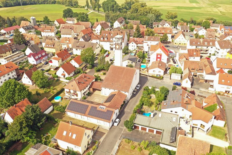 Datei:Stadeln Luft Christuskirche 2020 1.jpg