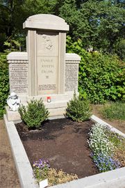 Alte Grabmal Kunst 10.jpg