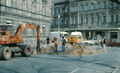 1979: Tiefbauarbeiten vor <a class="mw-selflink selflink">Bahnhofplatz 11</a>, im Hintergrund die Geschäfte Wolf und Dorn