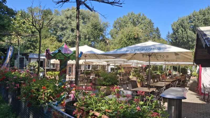 Datei:Biergarten Fürther FreiZeit.jpg