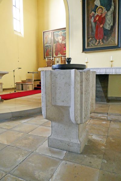 Datei:Herz Jesu Taufstein 02 2020.JPG