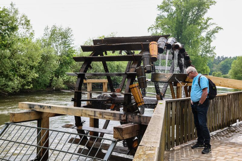 Datei:Wasserrad Stadeln Mai 2023.jpg