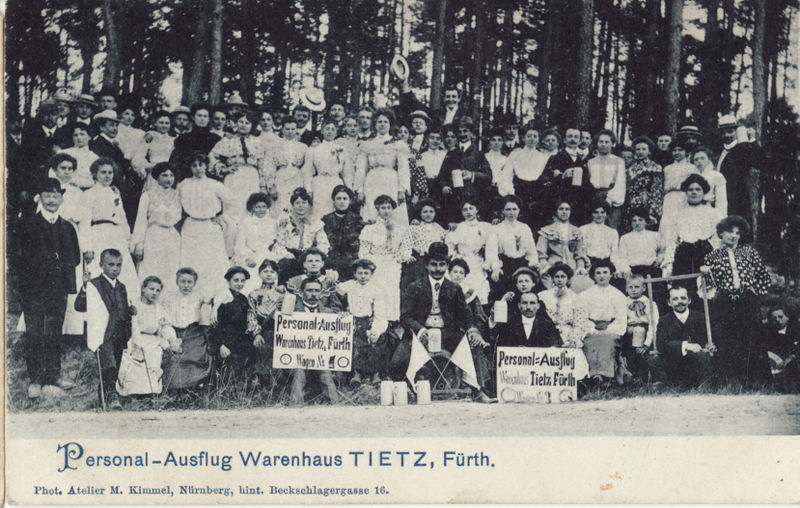 Datei:Personal-Ausflug Warenhaus Tietz.jpg