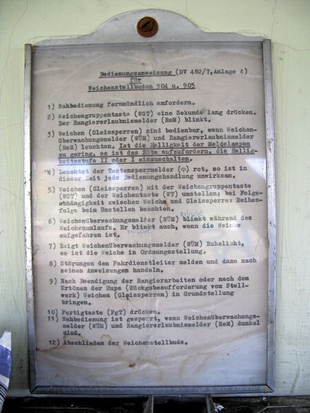 Datei:2015-09-21 Weichenstellbude 904 (17).jpg