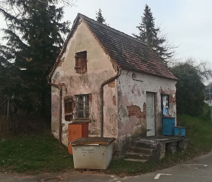 Datei:Milchhäusla Flexdorf.jpg