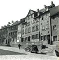 Die ehem. Bergstraße am Gänsberg, links im Bild die Gaststätten Zum Gänsberg (ganz links) und Wacht am Rhein, zentral im Bild Nr. 17, rechts daneben Nr. 19, ca. 1950