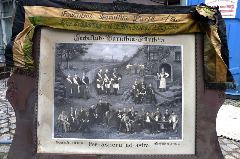 Datei:Corps Baruthia 5 Zur Mistn Per aspera ad astra.jpg