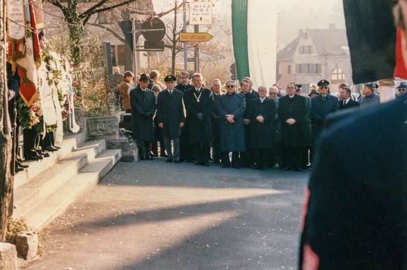 Datei:Volkstrauertag Nov 1989 Burgfarrnbach 5.jpg