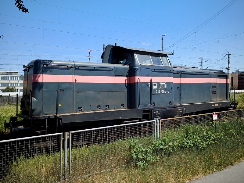 Datei:2025-05-13 Diesellok BR212 Fa. Hubert (2).jpg