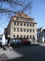 Das Gebäude der <i>Vereinigten Sparkassen im Landkreis Fürth</i> am Königsplatz 1 gegenüber des Rathauses