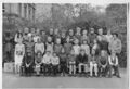 Eine 5. Klasse am Helene-Lange-Gymnasium neben dem lesenden Mädchen (links), Okt. 1971