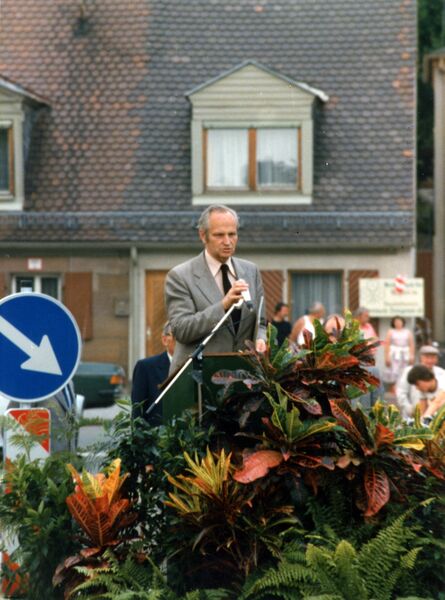 Datei:NL 16-127-90 Scherzer Einweihung Brücke Unterfarrnbach 1980.jpg