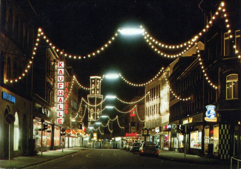 Datei:AK Schwabacher Straße Nachtaufnahme.jpg