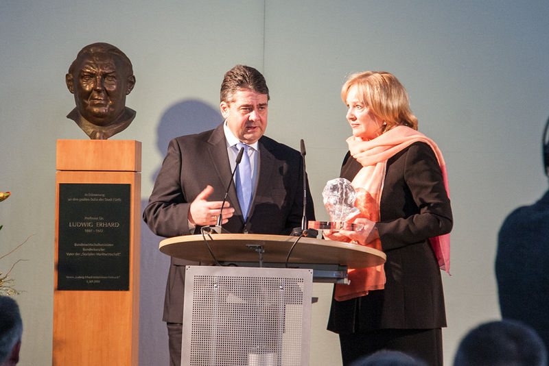 Datei:Evi Kurz Preisverleihung 2014.jpg