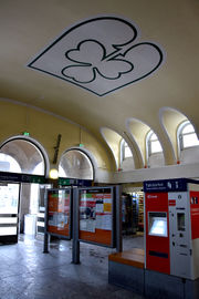 Hauptbahnhof Innenhalle Kleeblatt.jpg
