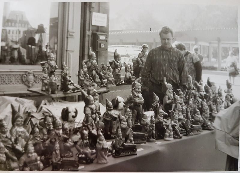 Datei:Kirchweih 1961 Warenstand.jpg