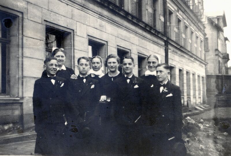 Datei:Konfirmanden im Waisenhaus (ca. 1934-36).jpg