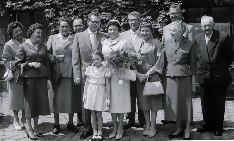 Datei:Heinrich und Friedel Stranka auf einer Hochzeit.jpg