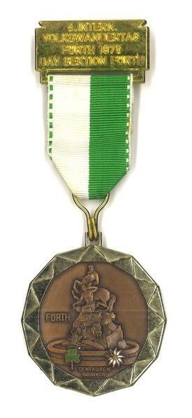 Datei:DAV Wanderorden 1975.jpg