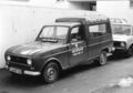 "Essen auf Rädern" Fahrzeug Renault R 4 Kombi stationiert am <a class="mw-selflink selflink">Fritz-Rupprecht-Heim</a> in Burgfarrnbach der <!--LINK'" 0:19--> im Februar 1978