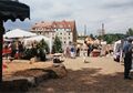 festliche Eröffnung vom Biergarten am Rednitzufer am <a class="mw-selflink selflink">Alter Schlachthof</a>, Freigelände vor der . Im Hintergrund Gebäude  und 13 im Juli 1998