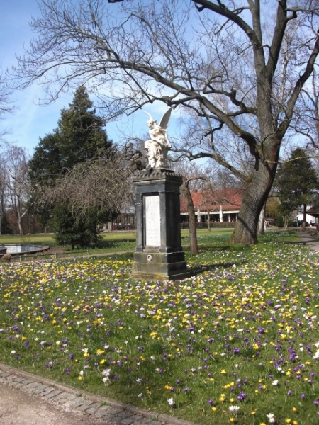 Datei:Stadtpark Engel.jpg