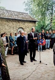 NL-FW 09 KP 783 Bürgerbrunnen Pfarrer 1994.jpg