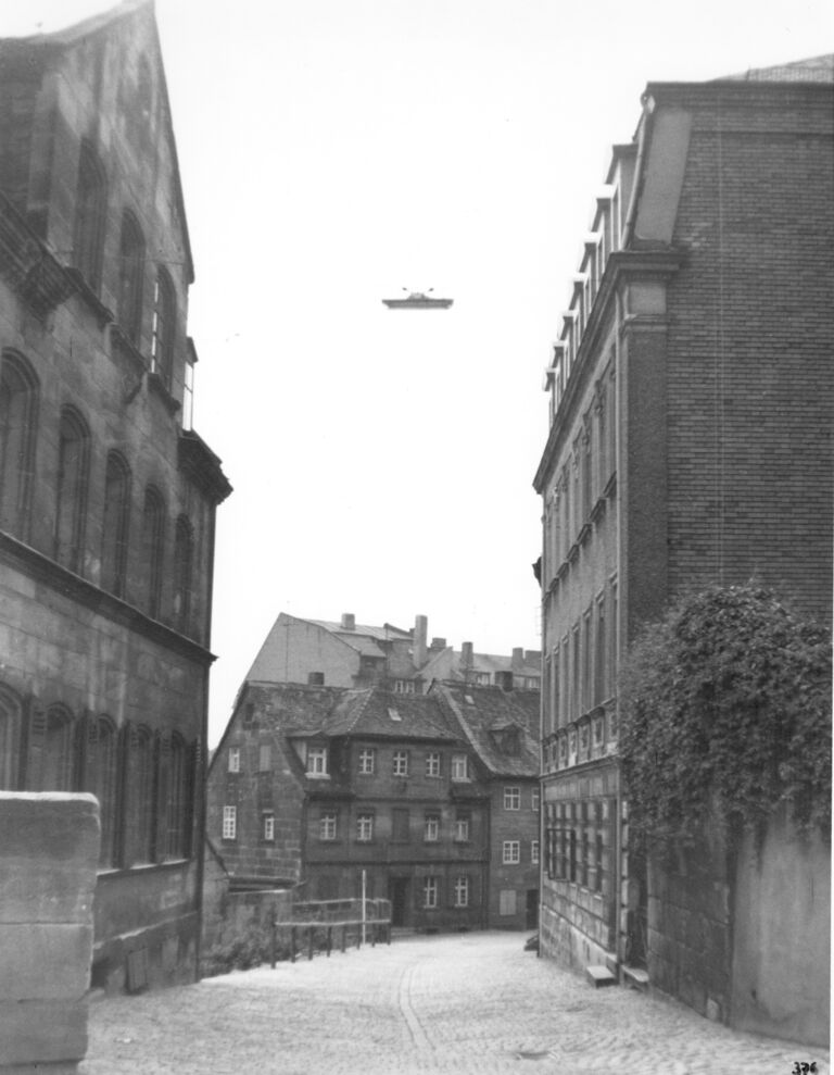 Rednitzstraße 22 links, 14 Mitte, 15 rechts.jpg