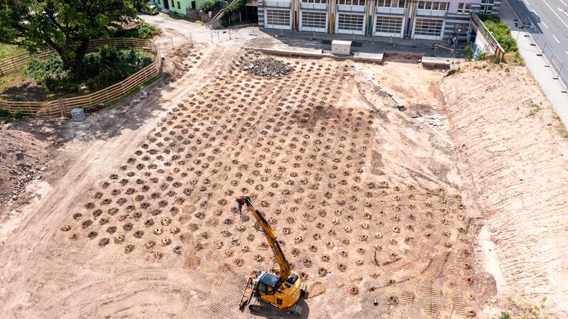 Datei:Heinrich-Schliemann-Gymnasium Baugrund Juli 2024.jpg