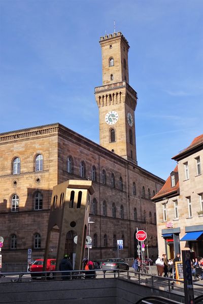 Datei:Rathaus und Schiefer Turm.jpg