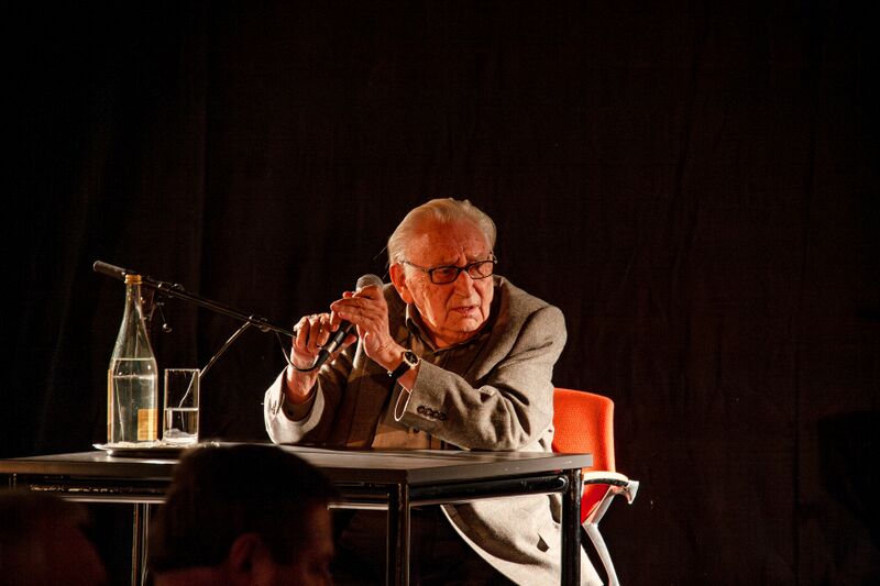 Datei:Egon Bahr Hardenberg Fürth 2014.jpg