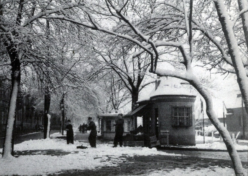Datei:Ost Bahnhof Kiosk.jpg