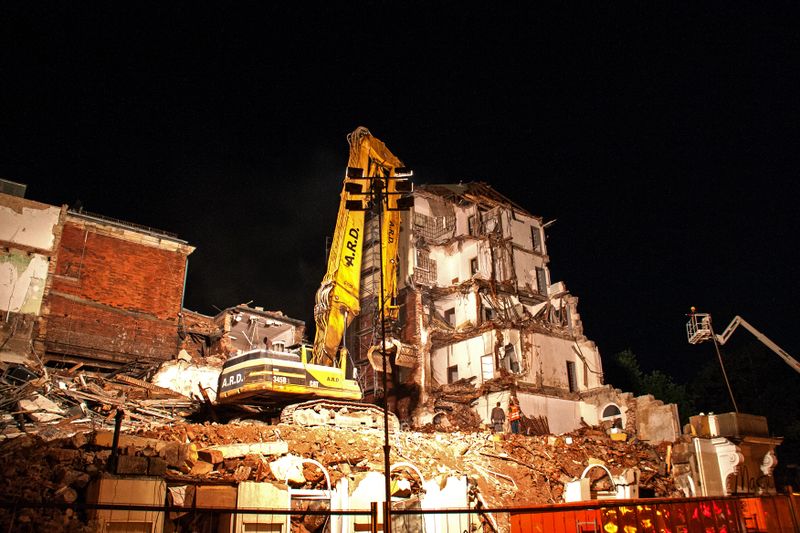 Datei:Parkhotel Abrissarbeiten 2013 16.jpg