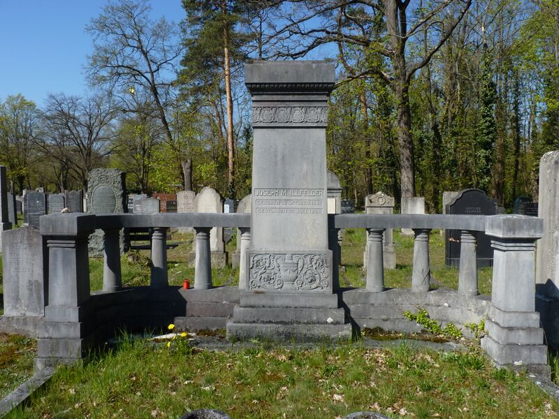 Datei:Grab Joseph Illfelder (2).JPG