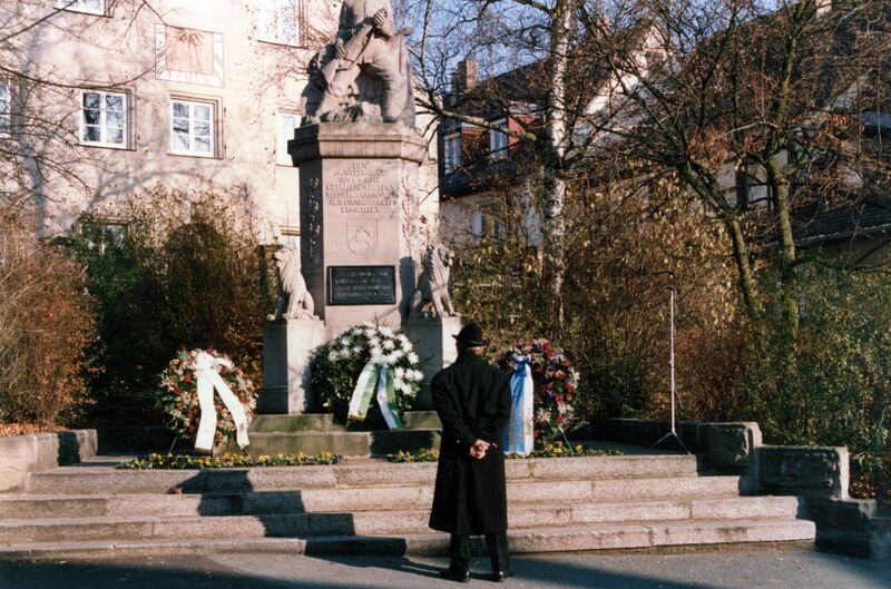 Datei:Volkstrauertag Nov 1989 Burgfarrnbach 3.jpg