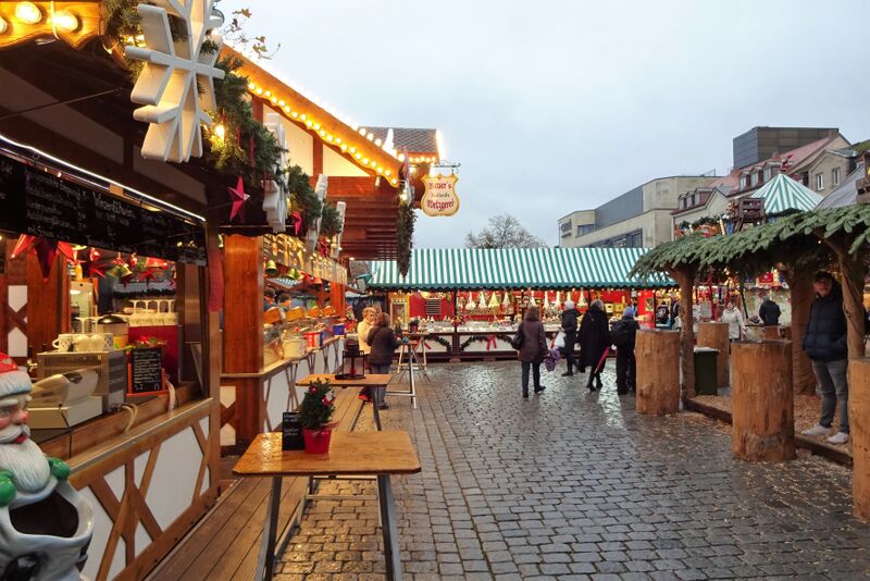 Datei:Weihnachtsmarkt 2 2022.jpg