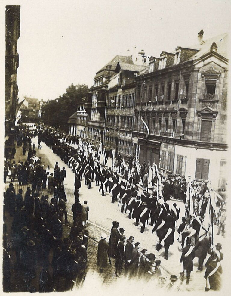 Parade Nürnberger Straße.jpg