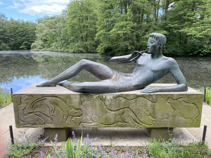 Datei:Kunstmann der liegende Orpheus.jpg