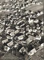 Stadeln mit Christuskirche, im Vordergrund der alte Ortskern, Luftaufnahme von 1959