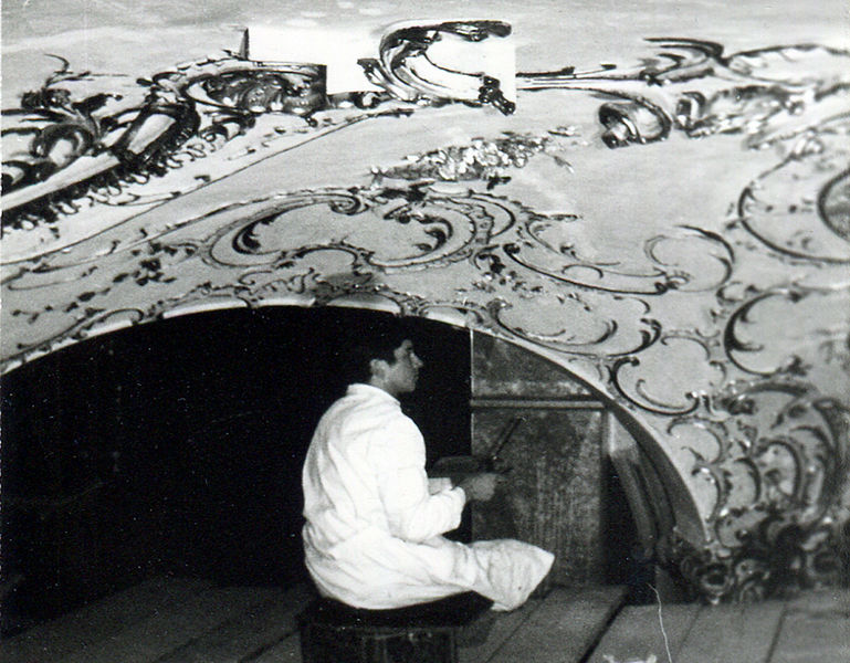 Datei:Stuckelemente Stadttheater Renovierung 1972.jpg