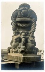 Ziervasen am Hardenberg-Gymnasium, ca. 1910