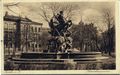 Der Kunstbrunnen bzw. Centaurenbrunnen auf dem Bahnhofsplatz - im Hintergrund die ehem. Sahlmannvilla und Bahnhofplatz 6, gel. 1924