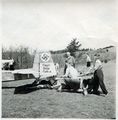 Foto einer Heckflosse eines Flugzeuges mit der Aufschrift: Flieger-Orstgruppe Fürth i.B., vermutlich in Atzenhof, ca. 1940