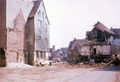 Abriss von Bergstraße 2, links der freigelegte Südgiebel von Geleitsgasse 1, davor der ehemalige Standort von Bergstr. 4. Im Hintergrund der leere <!--LINK'" 0:9--> und das Türmchen des <!--LINK'" 0:10-->, 1971