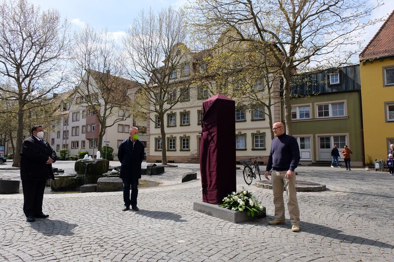 Datei:Mahnmal Sinti Enthüllung Mai 2021 6.jpg