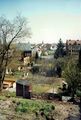 Blick aus der "Gartenkolonie Schlößla" auf das Gebäude <!--LINK'" 0:109-->, links, und die <!--LINK'" 0:110-->, rechts, im Hintergrund die Fürther Altstadt mit St. Michael, April 1992